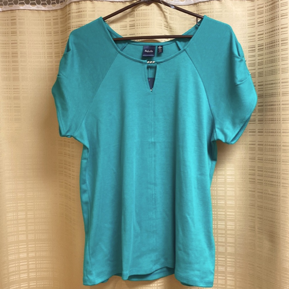 Rafaella XL Green top with peak a boo silver beads and front center seam